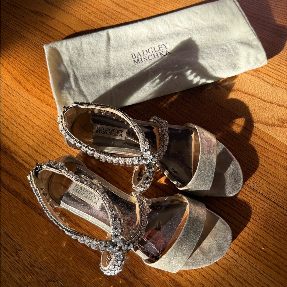 LIKE NEW! Badgley Mischka Glittering Silver Heels